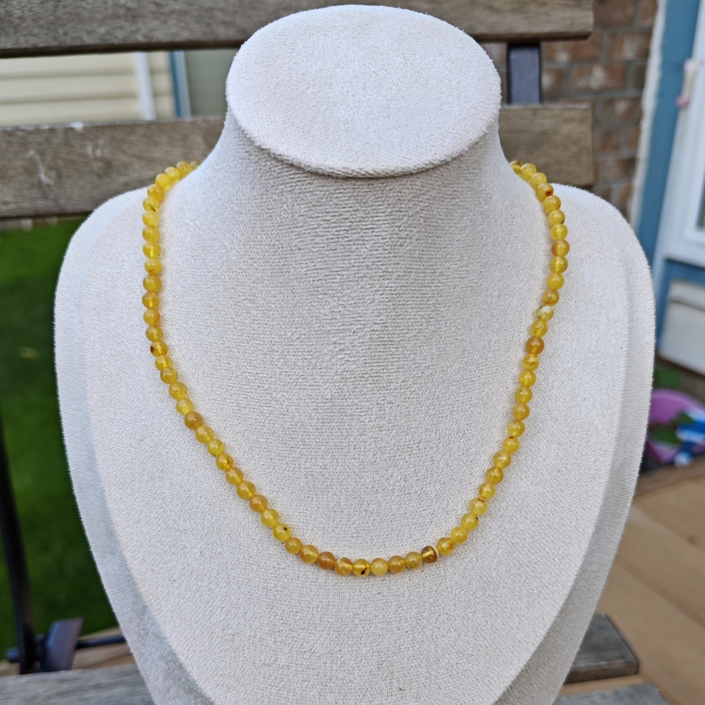 152 Elegant golden real amber Necklace，Length 45cm